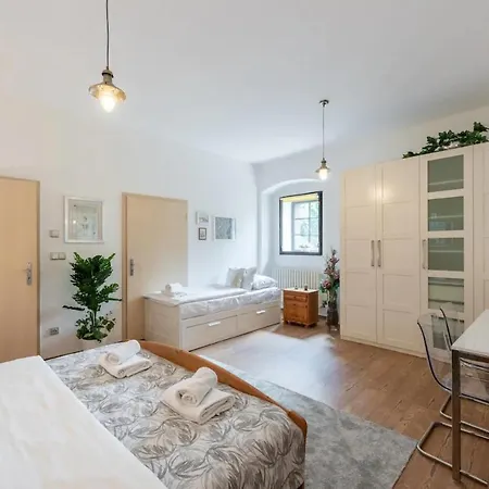 アパートホテル Apartment Comfy プラハ